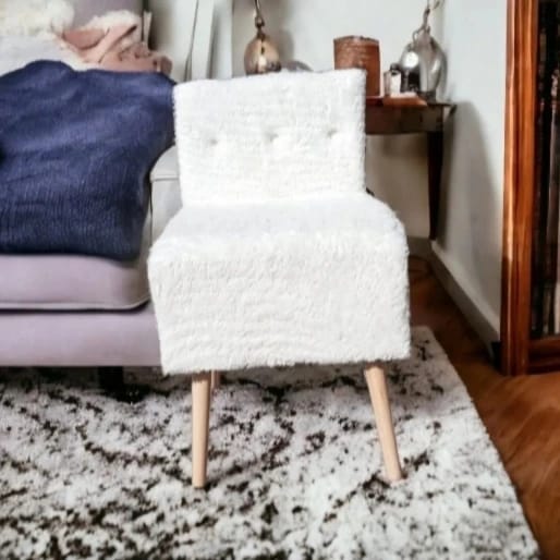 Gürgen Ahşap Ayak Beyaz Peluş Pofidik Handmade Geniş Oturum Alanı puf koltuk berjer